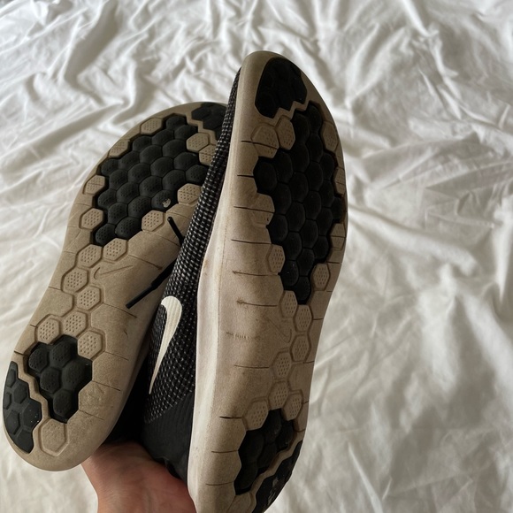 nike running sneakers - Picture 2 of 3